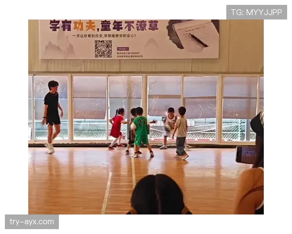 拉人犯规是什么意思？篮球规则中如何判定拉人犯规